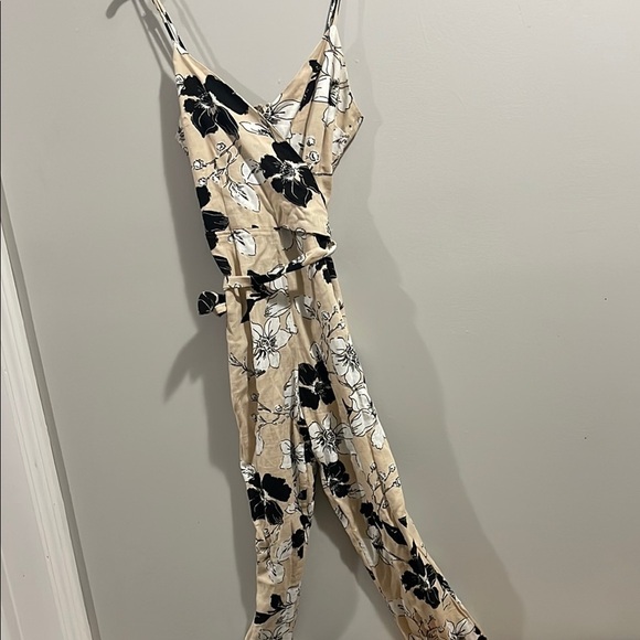 Dotti Black & Beige Floral Jumpsuit adjustable straps and zipper closure - Picture 2 of 9